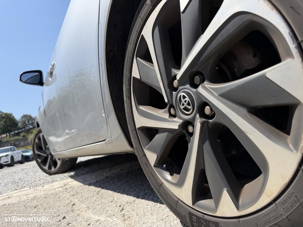 Toyota Auris Touring Sports 1.8 HSD Comfort +P.Techno+P.Sport - 6