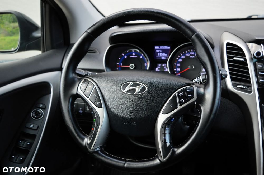 Hyundai i30 blue 1.6 CRDi YES Gold - 21