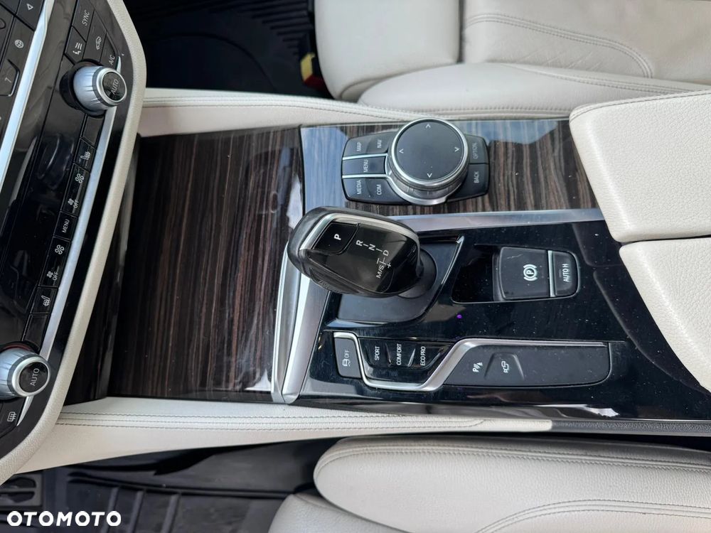 BMW Seria 5 520d xDrive M Sport sport - 24