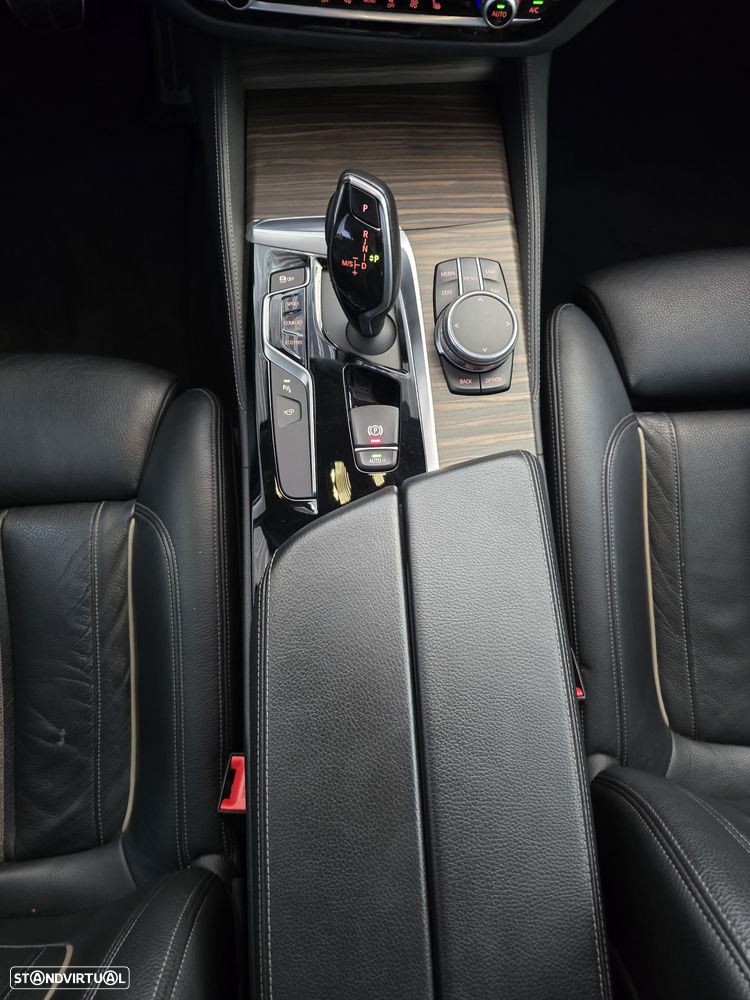 BMW 540 d xDrive Pack M Auto - 27