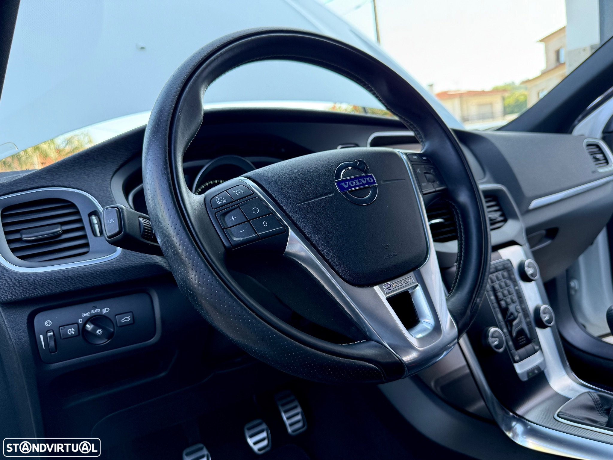 Volvo V40 1.6 D2 R-Design - 40