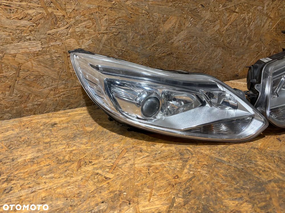 FORD FOCUS MK3 lampy przód xenon BM51-13D154-AK BM51-13D155-AK - 2
