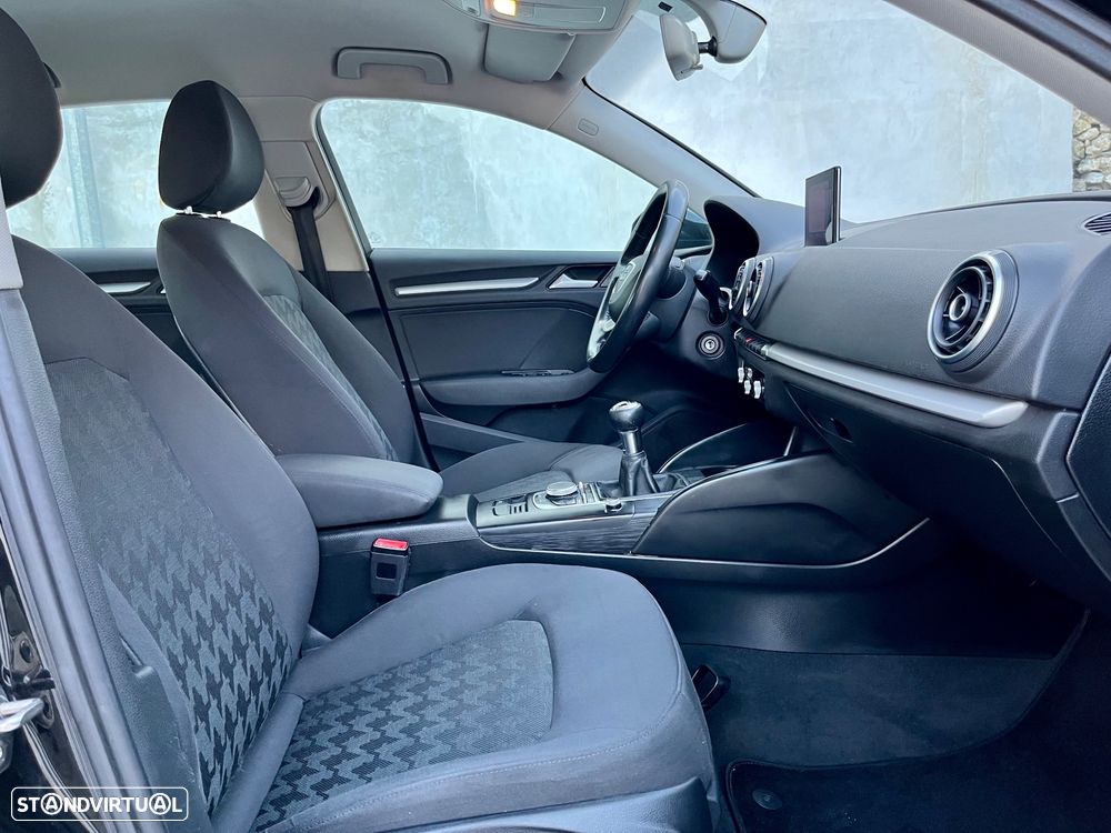 Audi A3 Sportback 1.6 TDI Attraction Ultra - 25