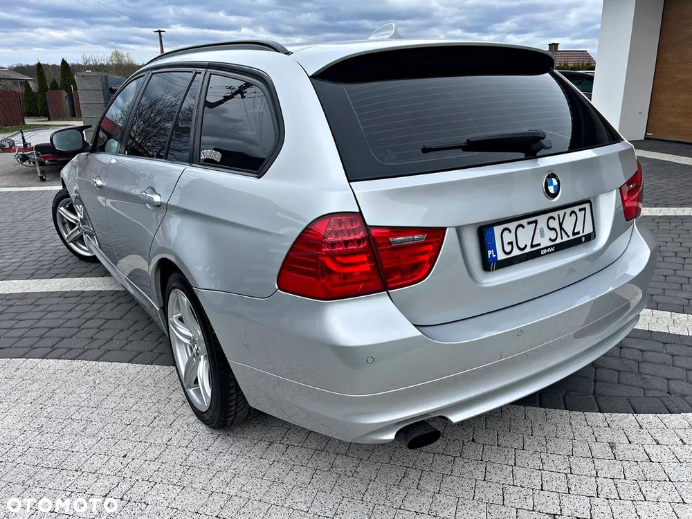 BMW Seria 3 318d DPF Touring Edition Exclusive - 16