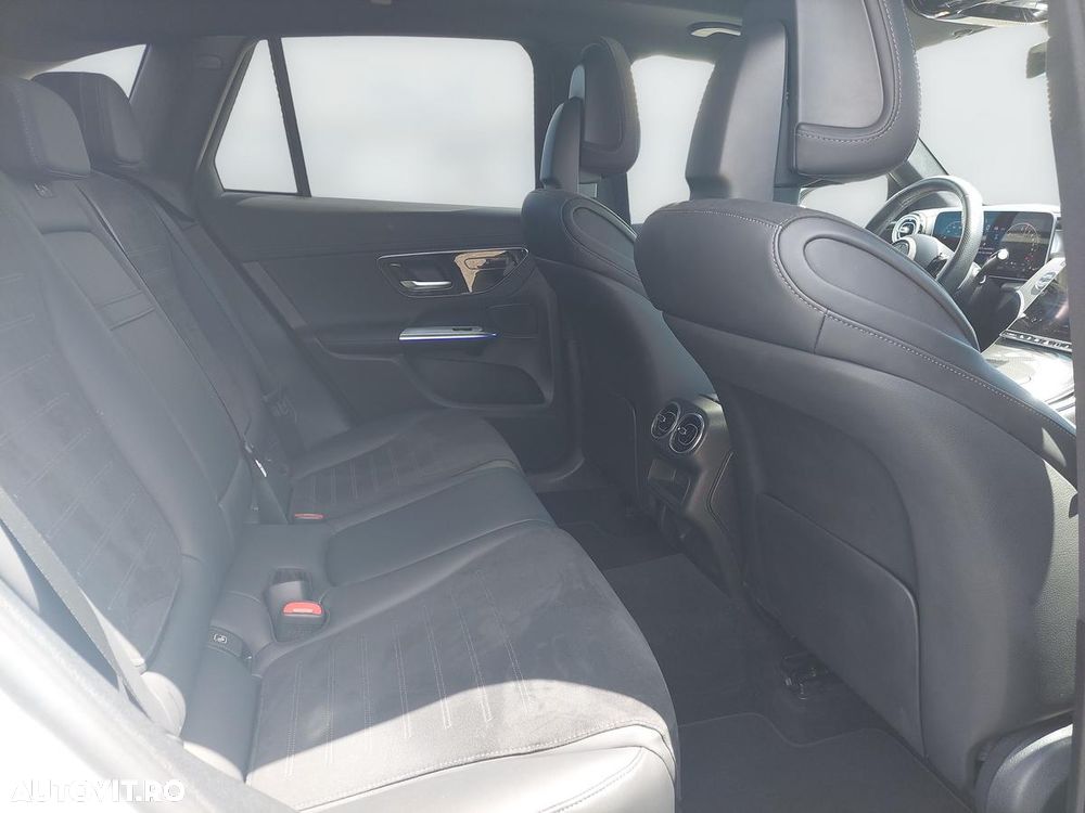 Mercedes-Benz GLC 300 e 4Matic 9G-TRONIC AMG Line Advanced - 16