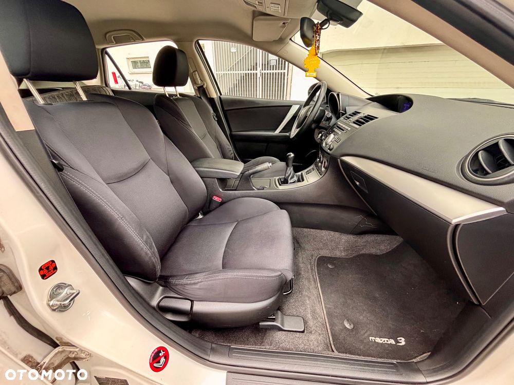 Mazda 3 1.6 Exclusive + - 5