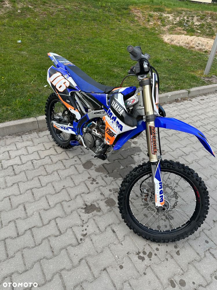 Yamaha YZF - 8