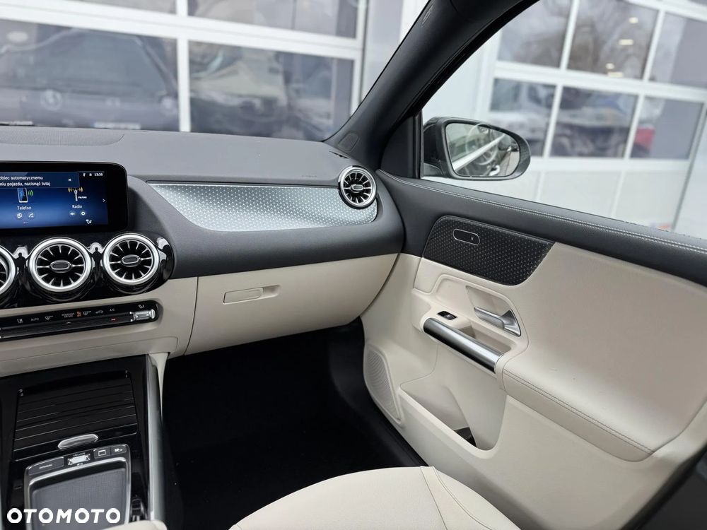 Mercedes-Benz GLA 200 Progressive - 16