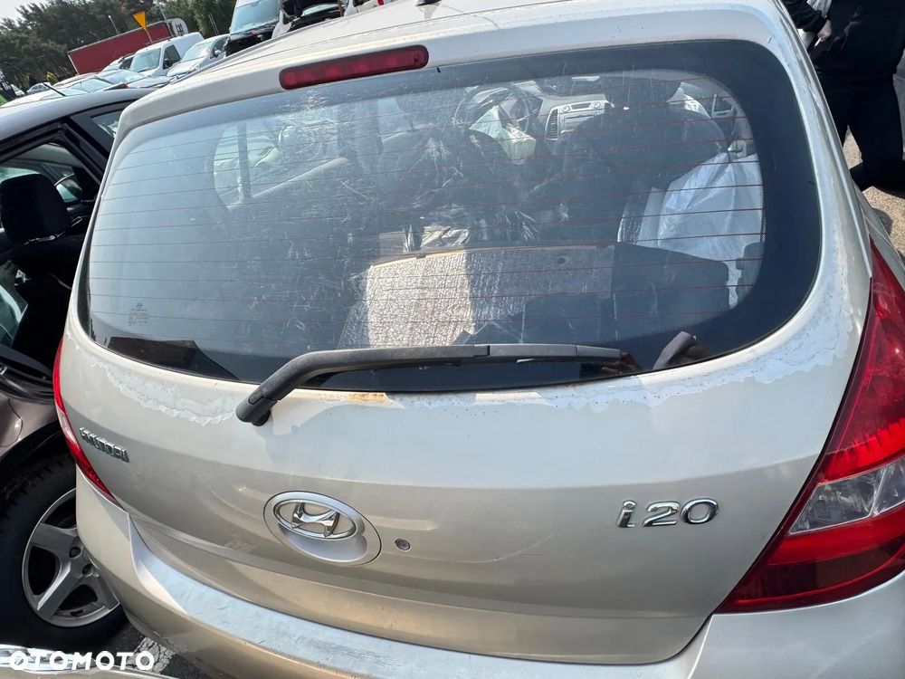 Hyundai i20 1.2 benz 2012r Kod silnika G4LA Kod lakieru WK - 7