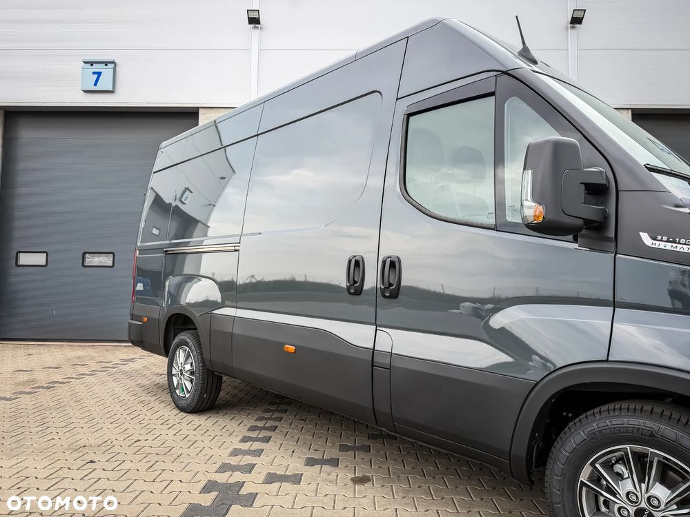 Iveco Daily 35S18HA8 V 3.0 Diesel 180 KM L3H2 - 18