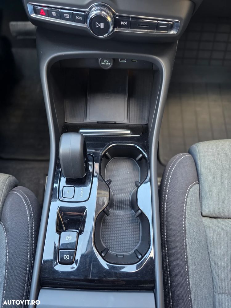 Volvo XC 40 B4 AT8 AWD Mild Hybrid Inscription - 29