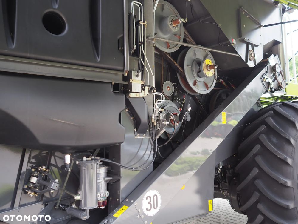 Claas Lexion 670 MONTANA + V770 - 14