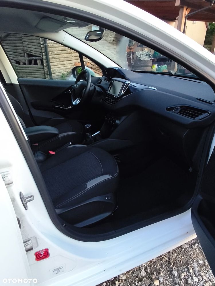 Peugeot 208 PureTech 82 Urban Move - 17