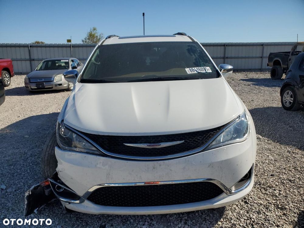 Chrysler Pacifica - 4