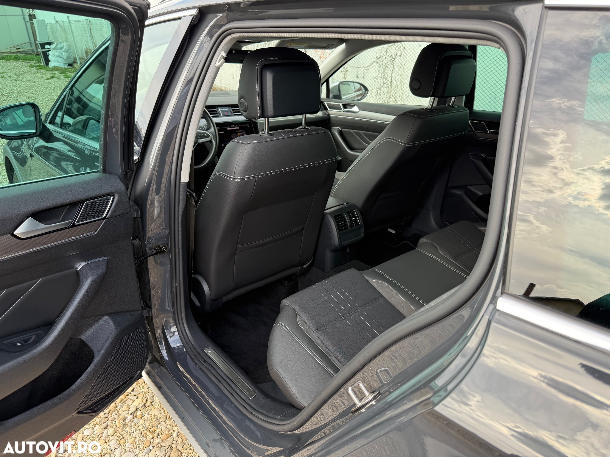 Volkswagen Passat - 14