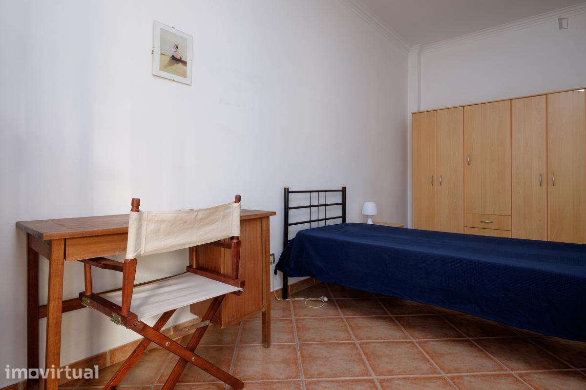 Quarto - localizado em Arregaça Coimbra - Grande imagem: 5/20