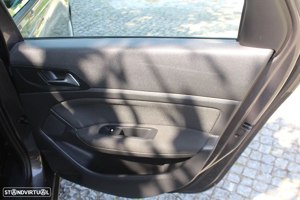 Peugeot 308 1.6 HDi Executive CVM6 - 22