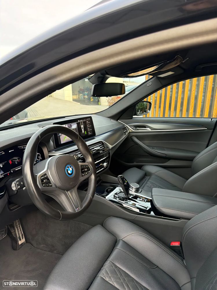 BMW 530 e Pack Desportivo M - 12