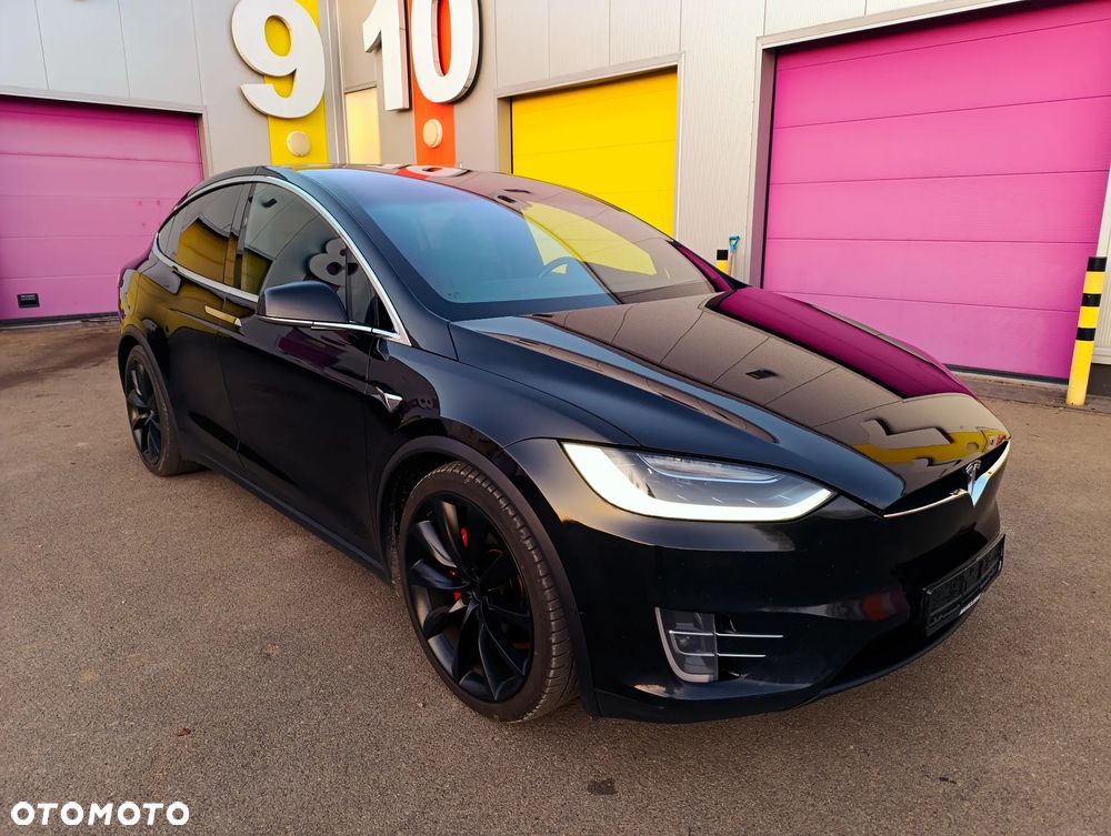 Tesla Model X - 20