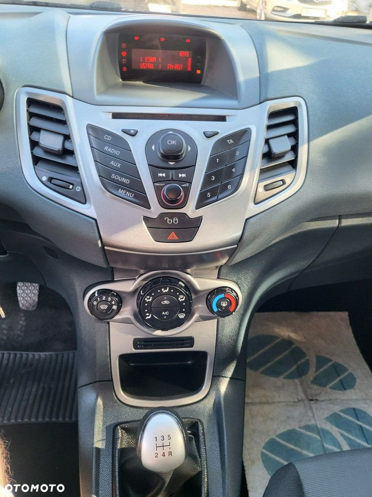 Ford Fiesta - 25