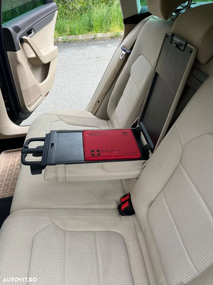 Volkswagen Passat Variant 2.0 TDI Blue TDI DSG Comfortline - 12