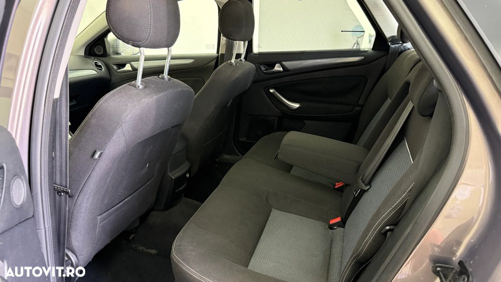 Ford Mondeo 2.0 TDCi Ghia - 9