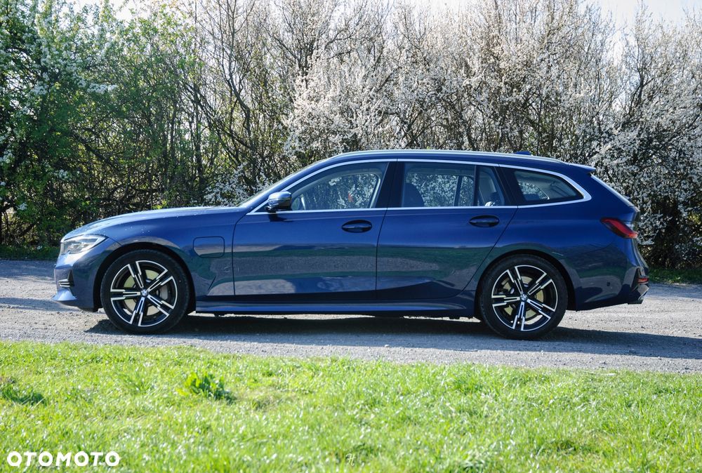 BMW Seria 3 330e - 11