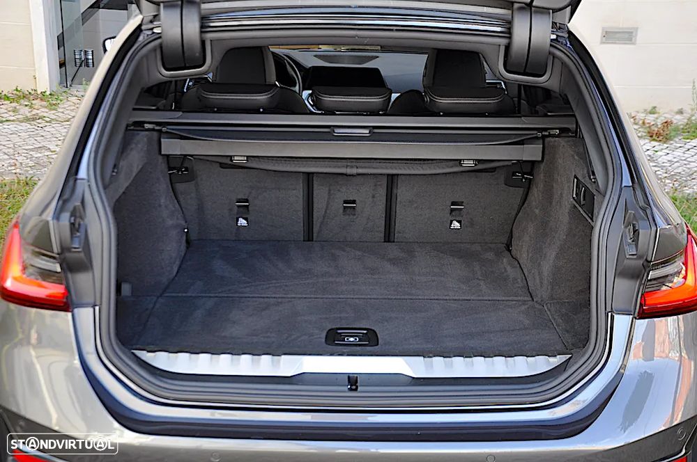 BMW 320 e Touring Corporate Edition Auto - 18
