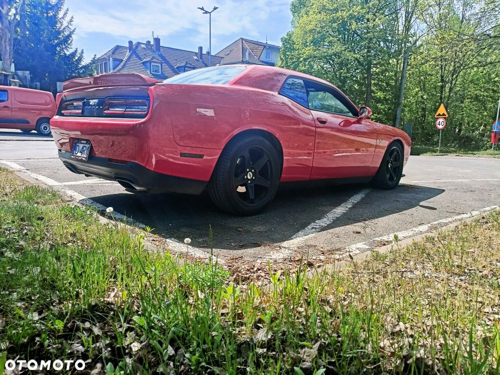 Dodge Challenger - 1