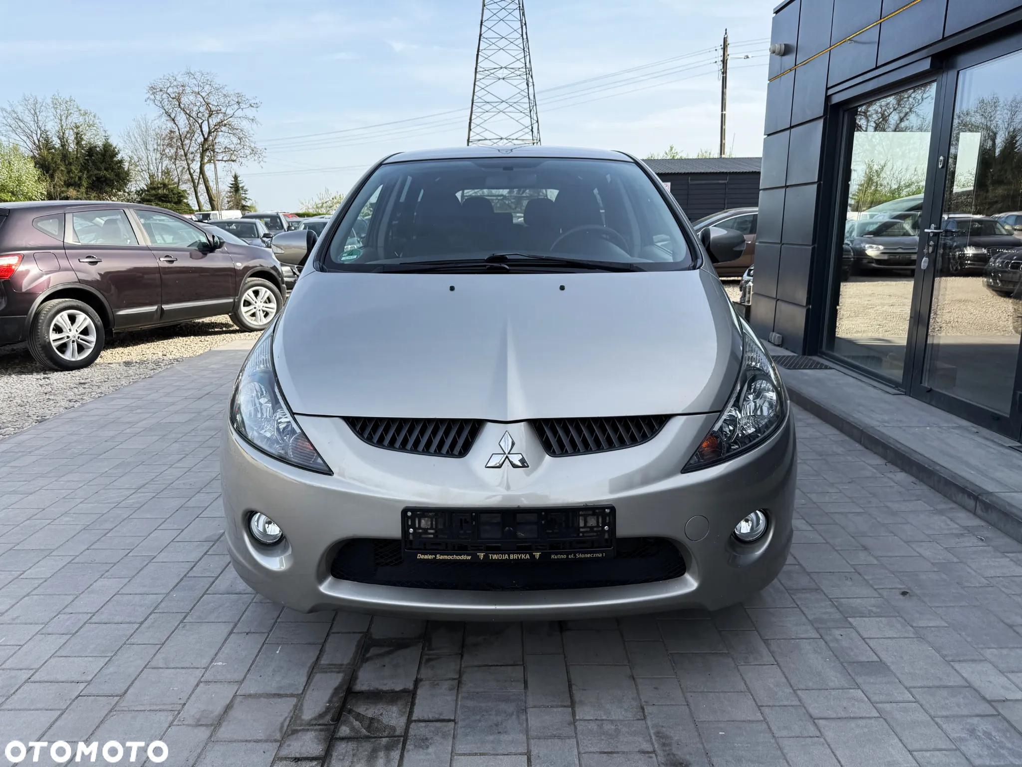 Mitsubishi Grandis 2.4 Intense - 10