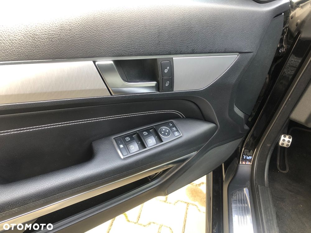 Mercedes-Benz Klasa E 250 Coupe 7G-TRONIC - 22