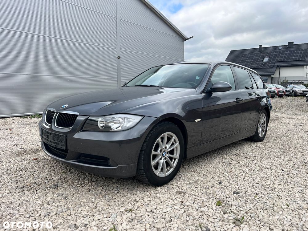 BMW Seria 3 318i Touring - 2