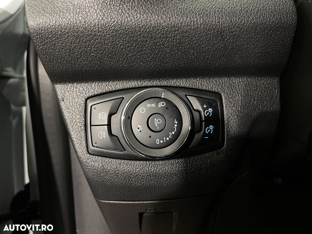 Ford Transit Courier - 12