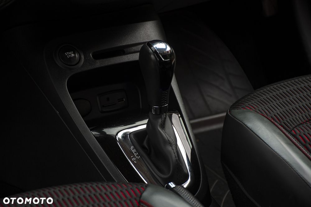 Renault Captur 1.2 TCe Helly Hansen EDC - 30