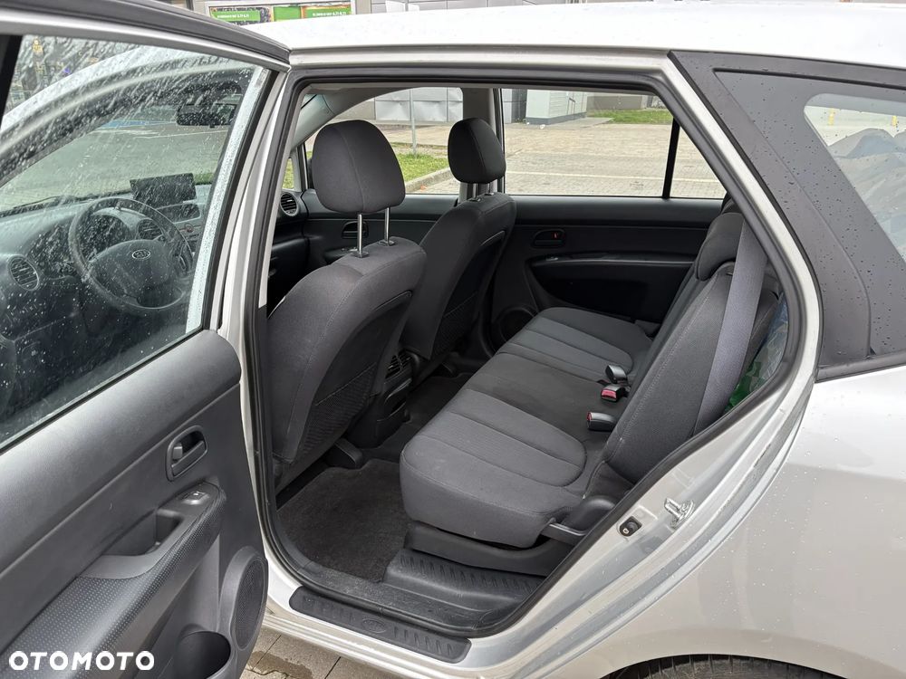 Kia Carens 2.0 EX - 4