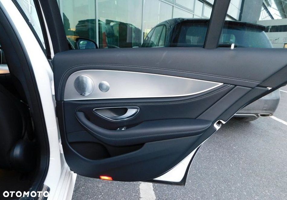 Mercedes-Benz Klasa E 220 d 4-Matic 9G-TRONIC - 17