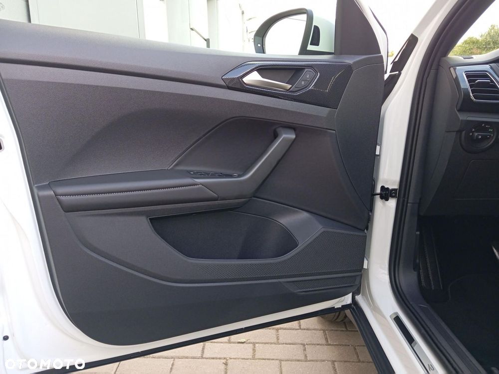 Volkswagen T-Cross - 12