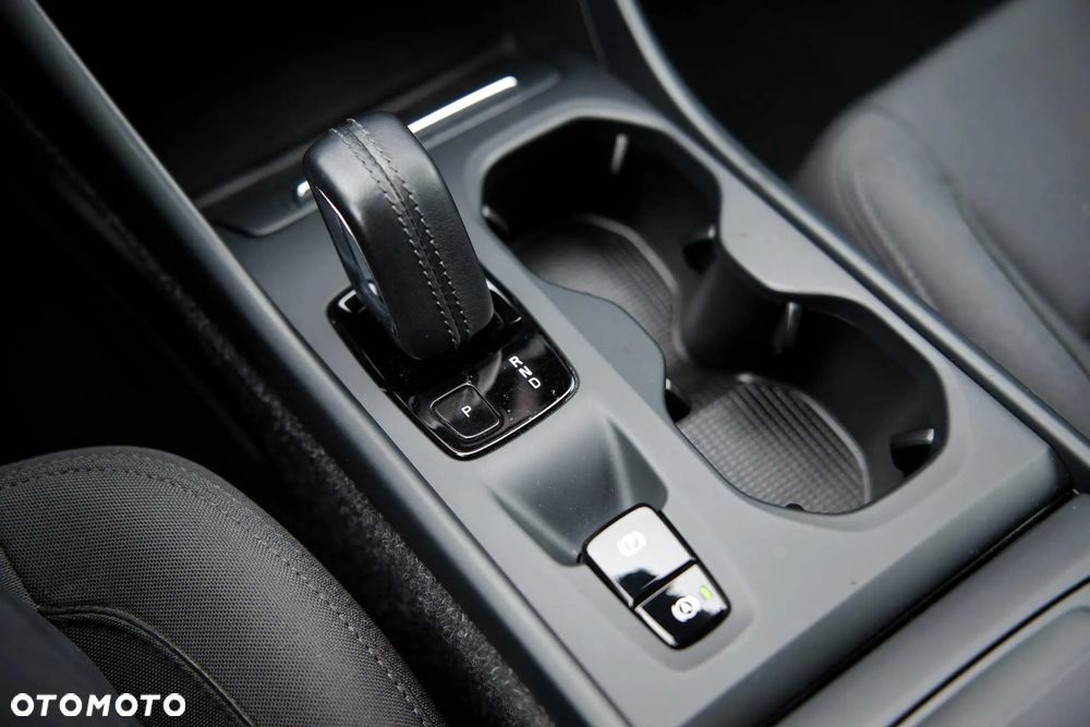 Volvo XC 40 B4 B AWD DKG Momentum Pro - 27