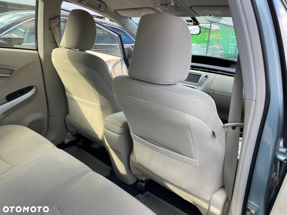 Toyota Prius (Hybrid) Comfort - 13