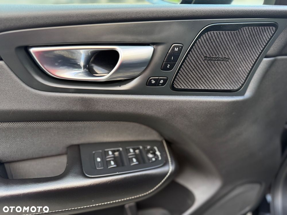 Volvo XC 60 B5 B AWD Geartronic RDesign - 30