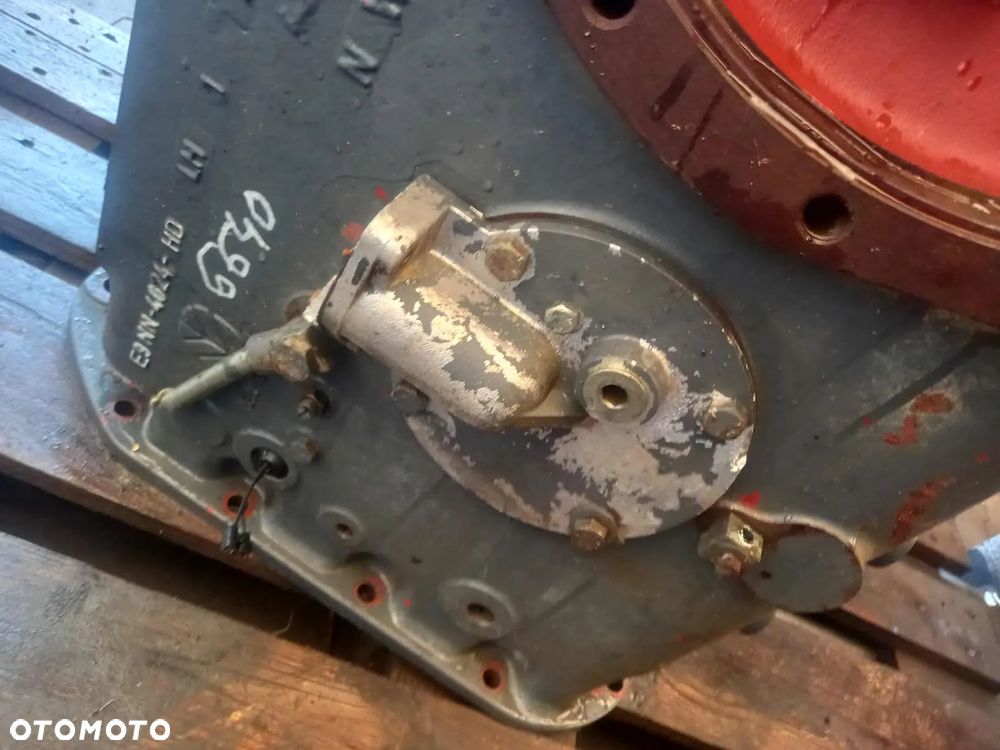 Obudowa mostu tył tylnego New Holland 6640 - 4