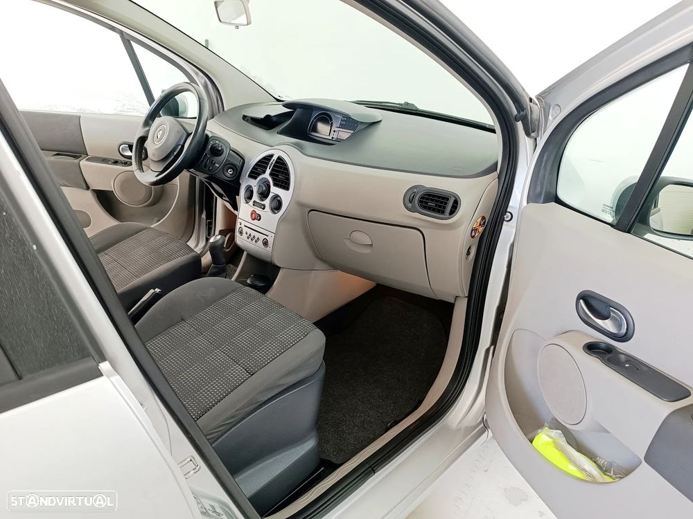 Renault Clio 1.2 16V Confort - 8