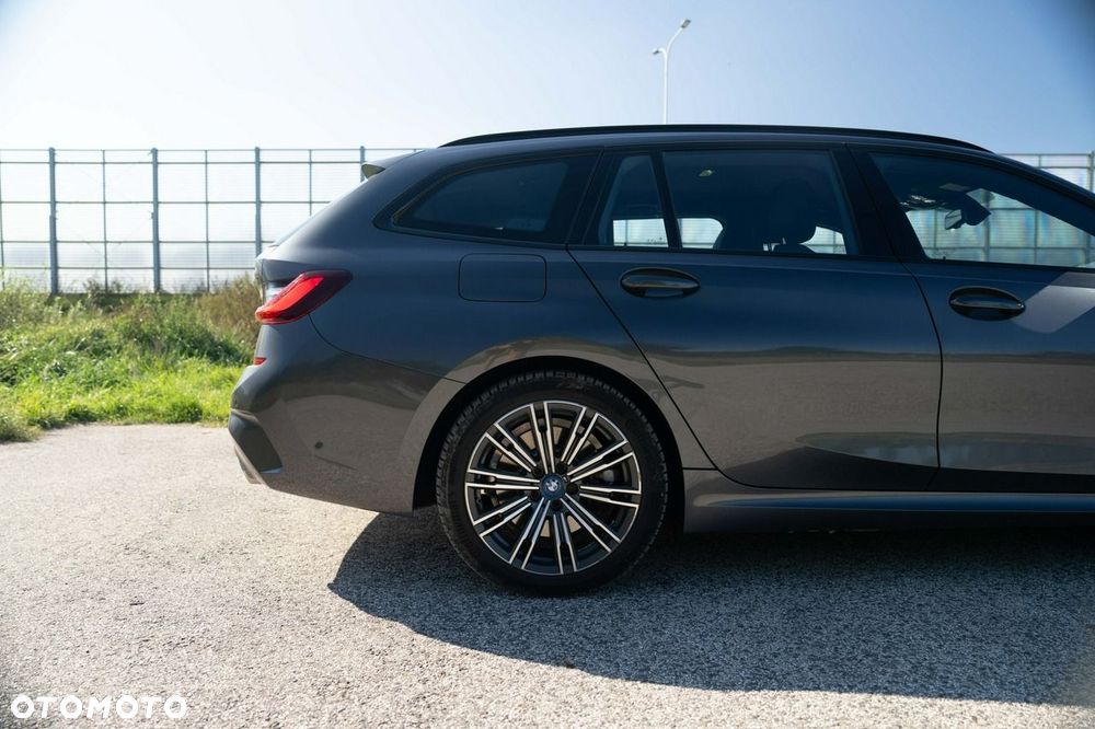 BMW Seria 3 330e PHEV M Sport - 8