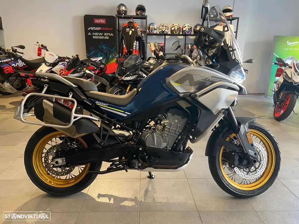 CF Moto 800MT