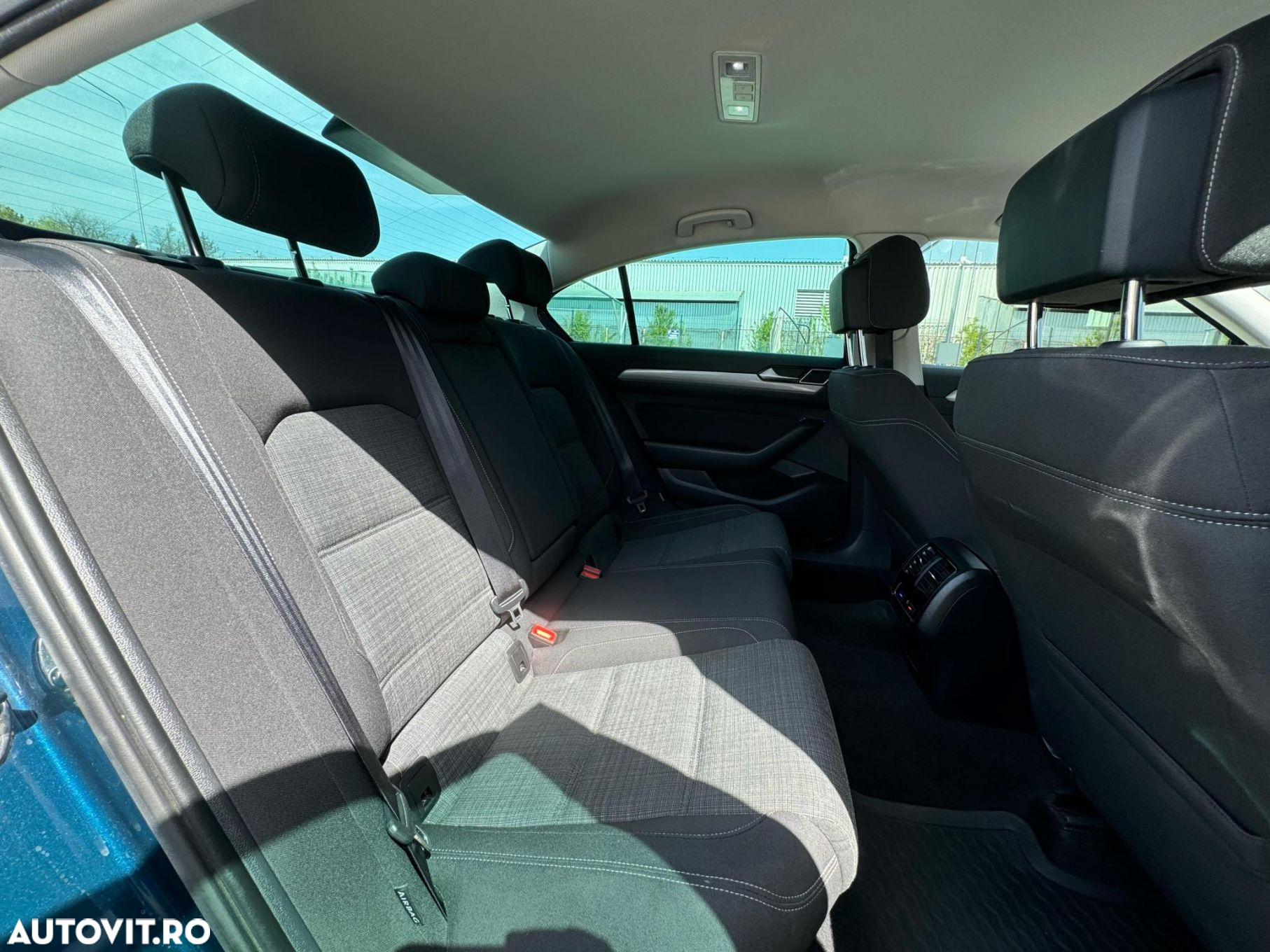 Volkswagen Passat 2.0 TDI DSG Comfortline - 19
