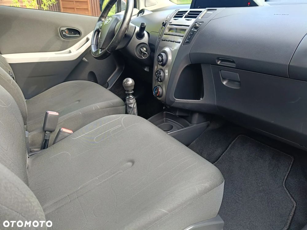 Toyota Yaris - 12