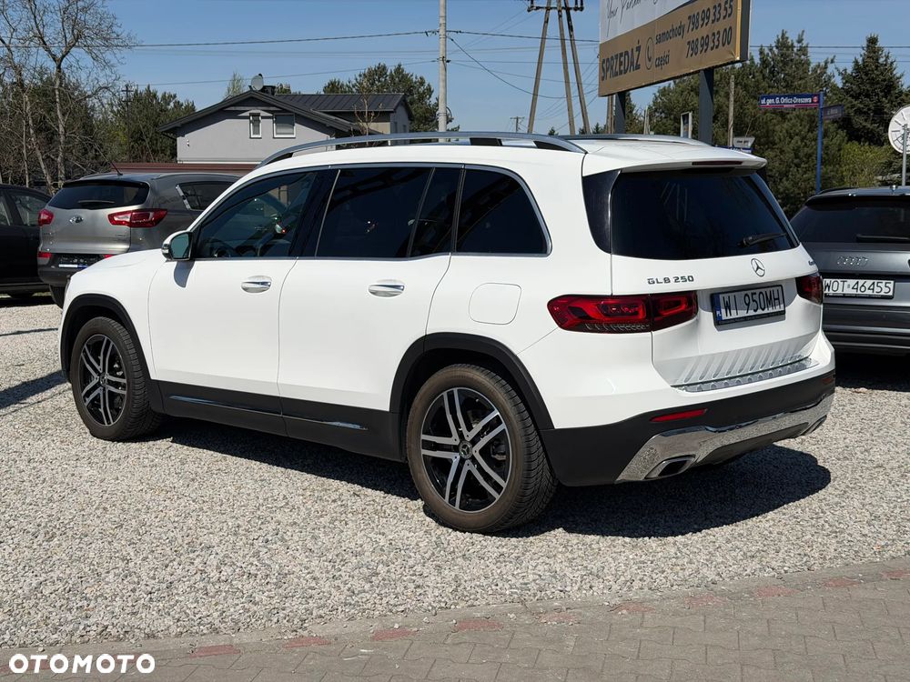Mercedes-Benz GLB 250 4-Matic 8G-DCT - 14