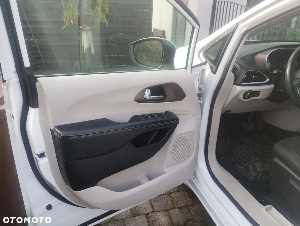 Chrysler Voyager - 15