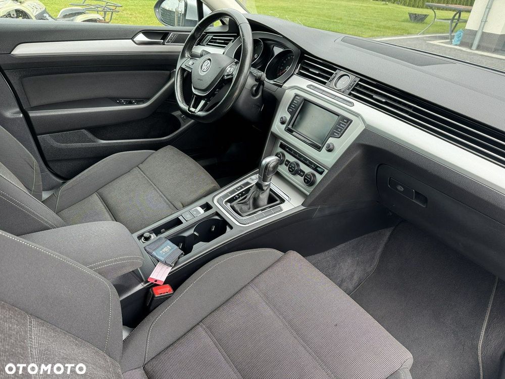 Volkswagen Passat - 28