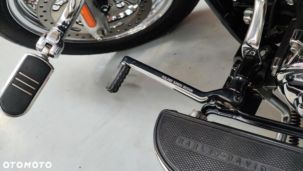 Harley-Davidson Softail Custom - 29